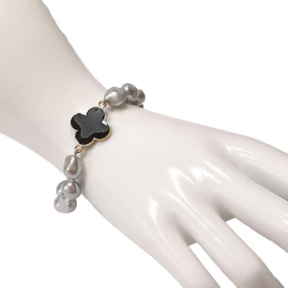 Silver Grey Pearl Clover Flower Bracelet - Picture 1 of 5